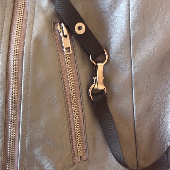 Gray Leather zip up skirt with black strap detail - Picture 5 of 6